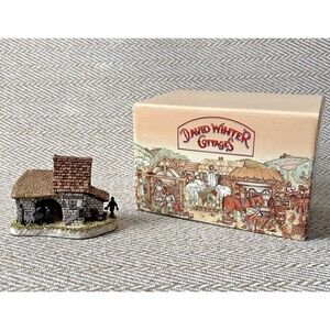 Vintage, David Winter Cottages, BERKSHIRE MILKING BYRE, 1992, The Shires